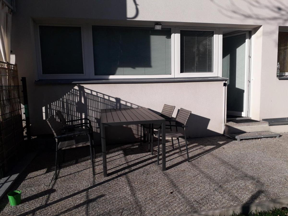 Cosy Flat In The Quiet Area With Own Garden, Free Parking And Direct Public Transport Link To The Centre Apartment Vienna Exterior photo